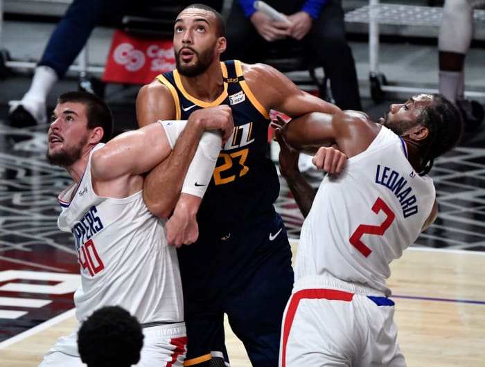 Rudy Gobert (27) jostles for rebounding position against the Los Angeles Clippers